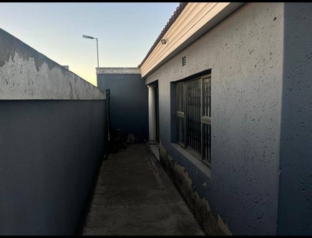 2 BEDROOM HOUSE FOR SALE IN MOLAPO